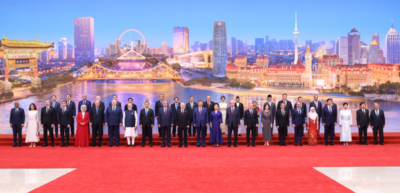 习近平和彭丽媛为出席2025年上海合作组织峰会的国际贵宾举行欢迎宴会..