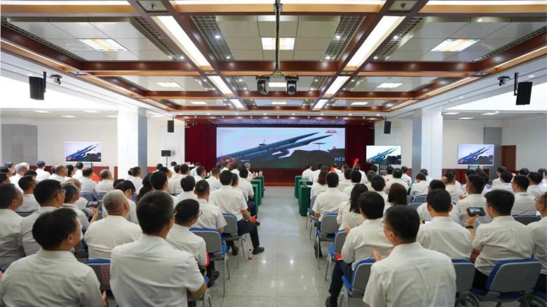 航天科工总部和各所属单位组织干部职工集中观看九三阅兵盛况..