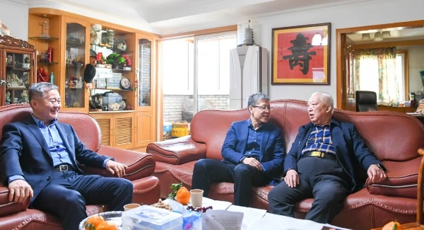 兵器工业集团党组领导春节前夕看望慰问老领导老同志..