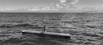 “波浪滑翔器”无人艇：寄身波浪间的“海上蠕虫”