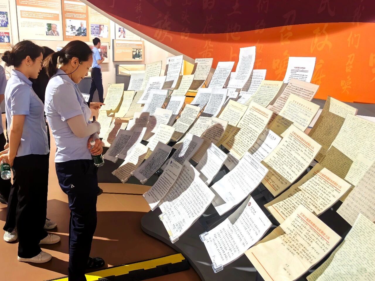 中船集团在京单位参观“潜行与抉择——共和国功勋黄旭华百年人生瞬间”专题..