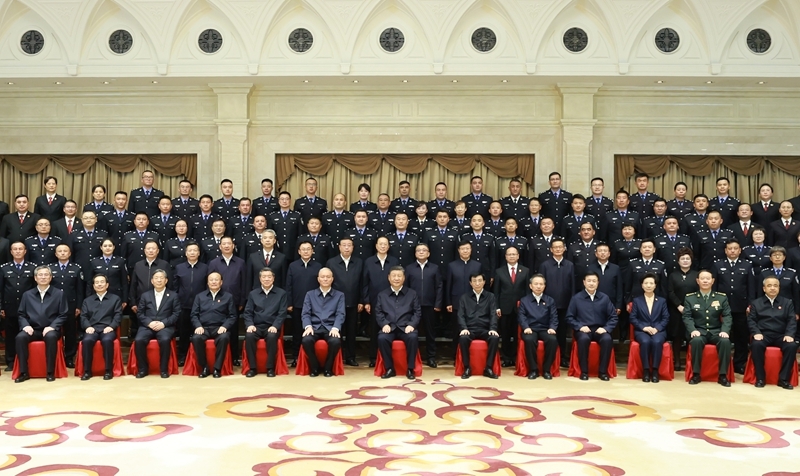 习近平接见新疆各族各界代表(8)XxjpsgC000024_20250924_PEPFN0A001.jpg